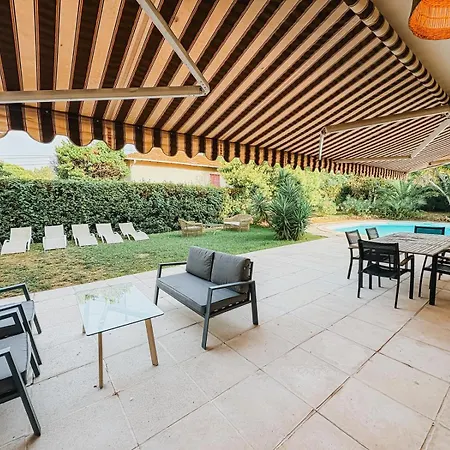 Apartment Pool And Garden Antibes